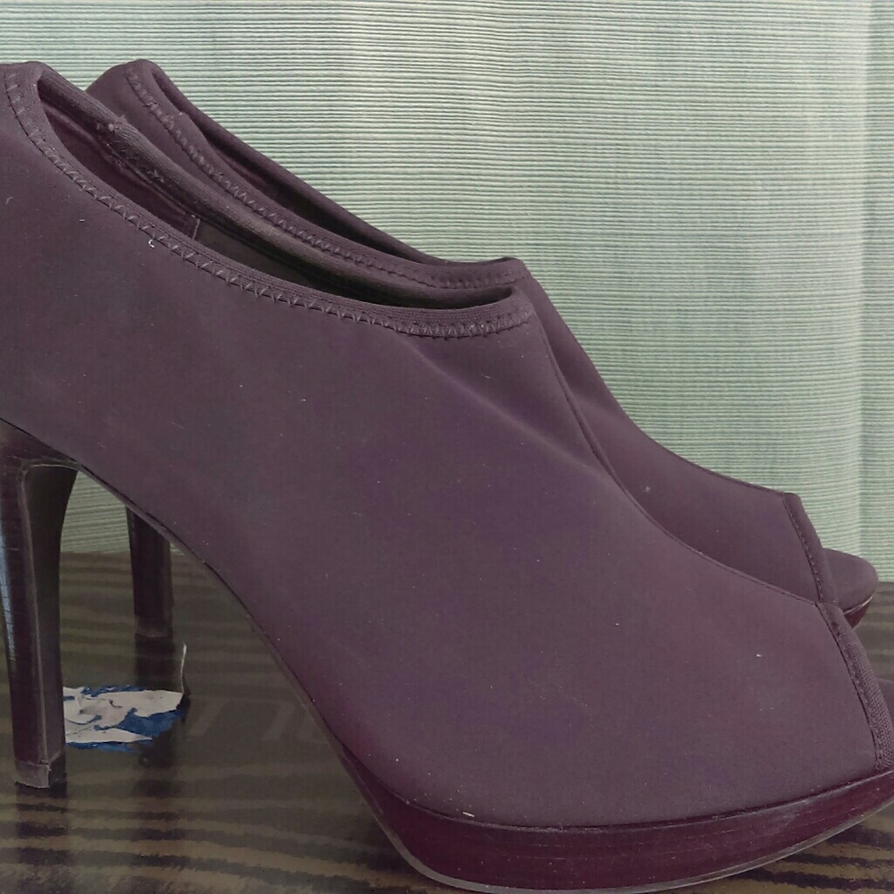 Moda Spana peep toe shootie